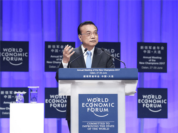 李克強在夏季達(dá)沃斯論壇中發(fā)表講話